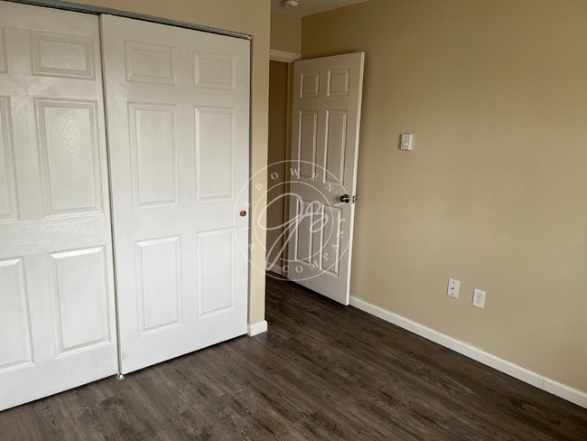 Building Photo - Clean & Affordable 2-Bedroom – Move-In Ready – East Toledo