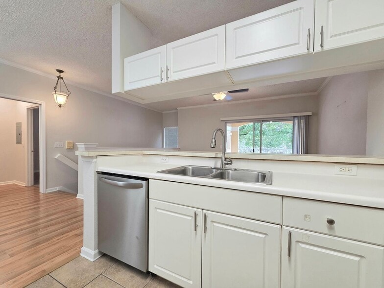 Building Photo - 1323 Arbor Lakes Cir