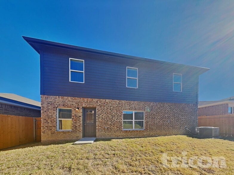 Building Photo - 1917 Belmont Dr