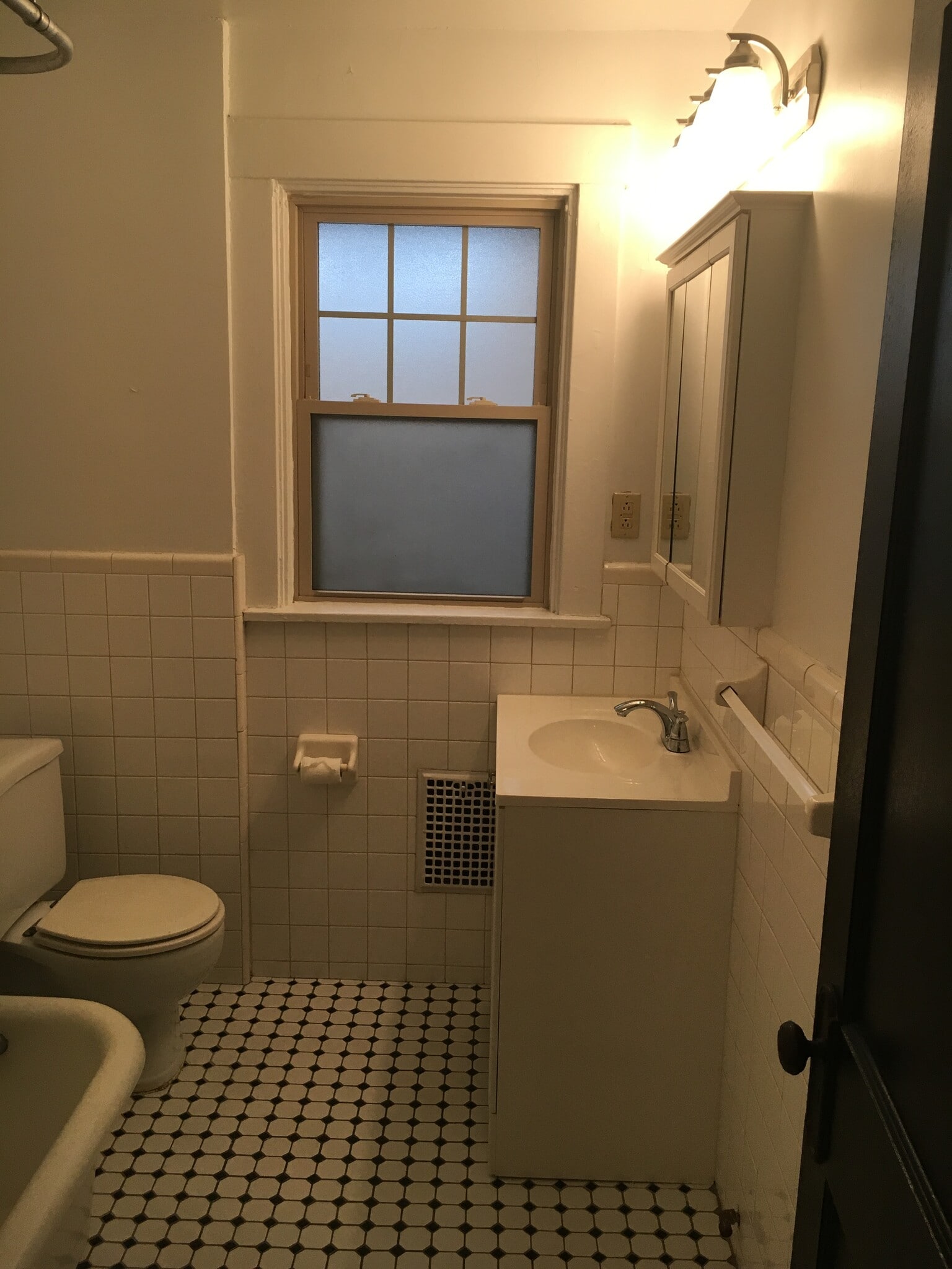 Building Photo - 912 Kennebec St