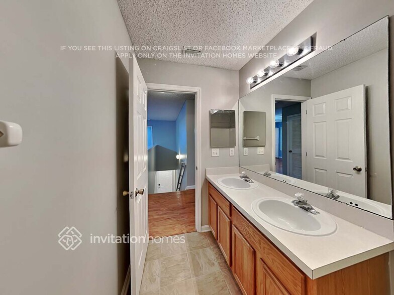 Building Photo - 12162 Autumn Sunrise Dr