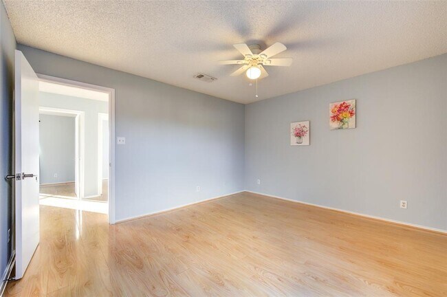 Building Photo - 1620 Good Day Dr
