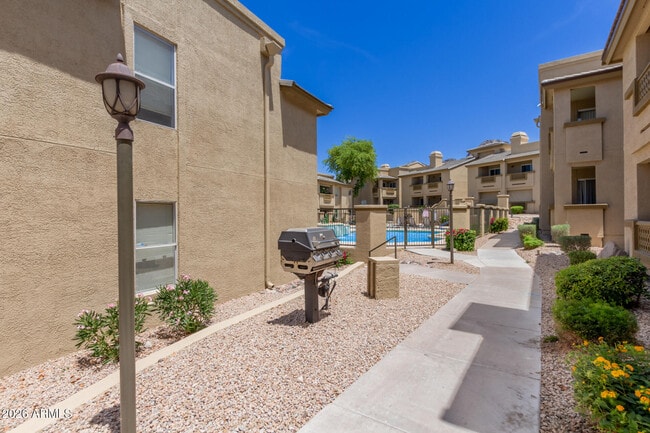 Building Photo - 1880 E Morten Ave