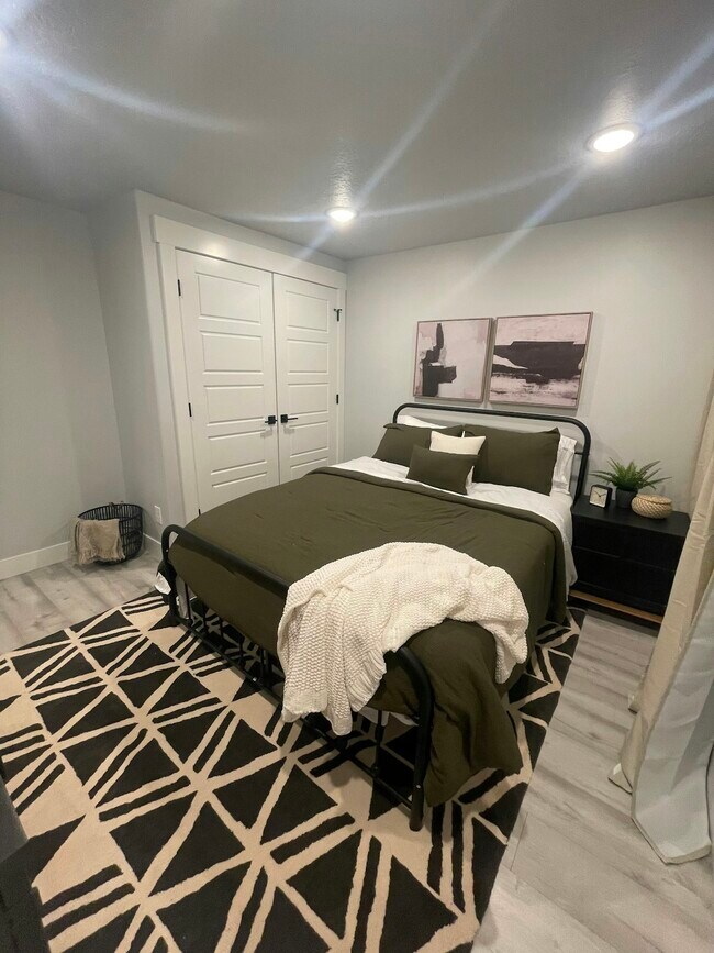 Building Photo - 201 N 20 W