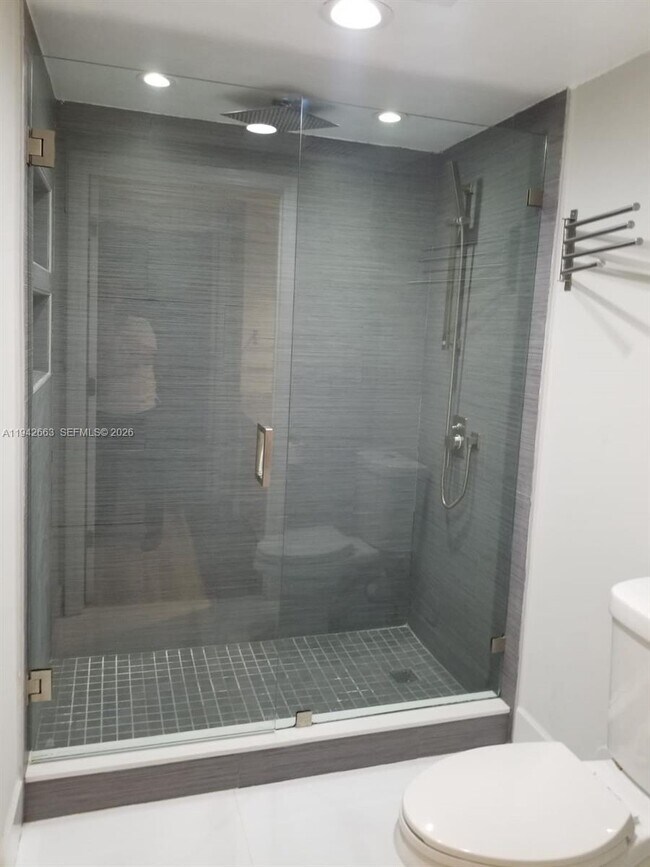 Building Photo - 2470 Centergate Dr