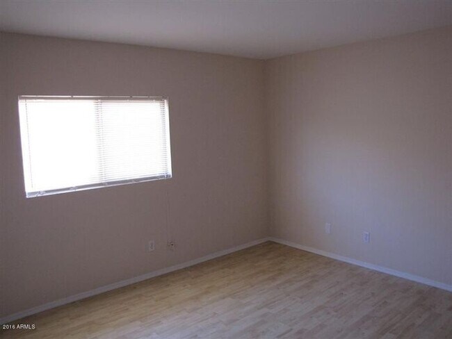 Building Photo - COMING SOON! Bright Open Floorplan in El Mirage