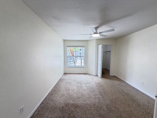 Building Photo - Condo for rent on SANDLAKE PRIVATE RESIDENCES