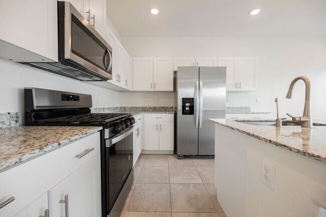 Building Photo - 402 Larksong Ave