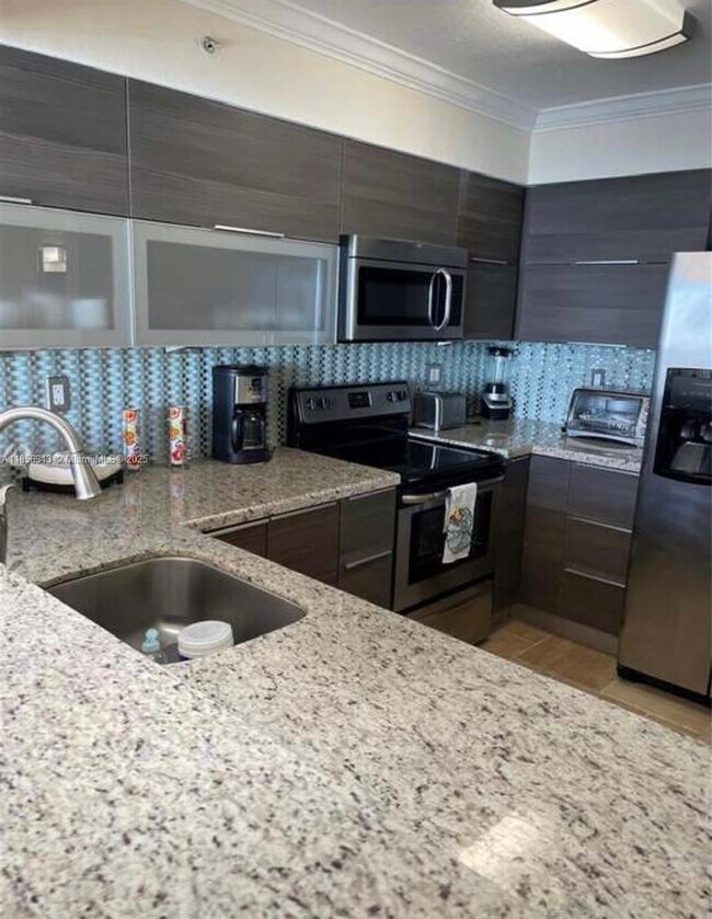 Building Photo - 2501 S Ocean Dr