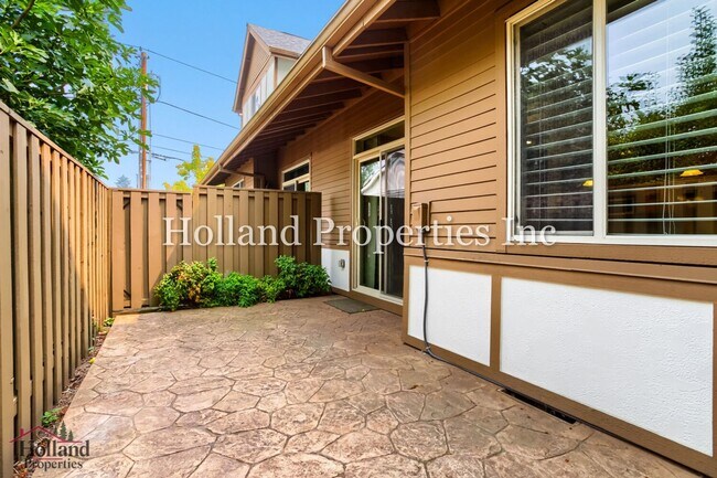 Building Photo - 4949 SW 141st Ave