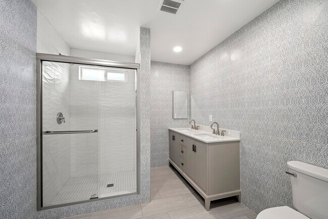 Building Photo - 3352 Altadena Ave