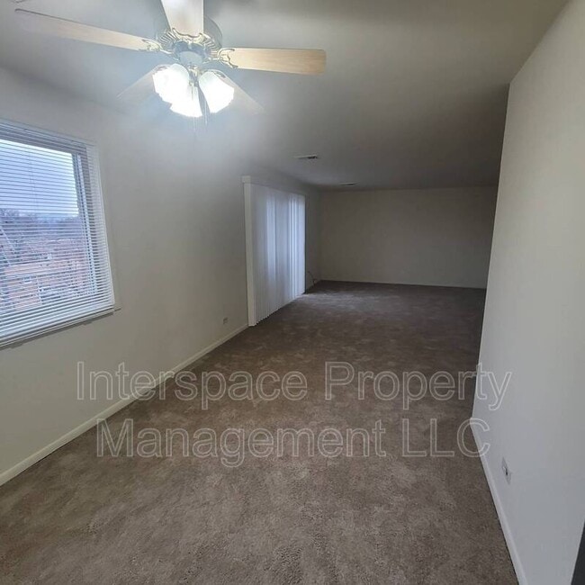 Building Photo - 9937 S Cicero Ave