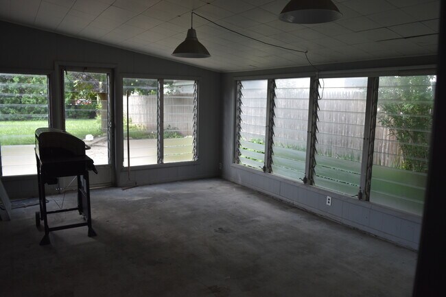 Extra sunroom - 607 Cherry Ave
