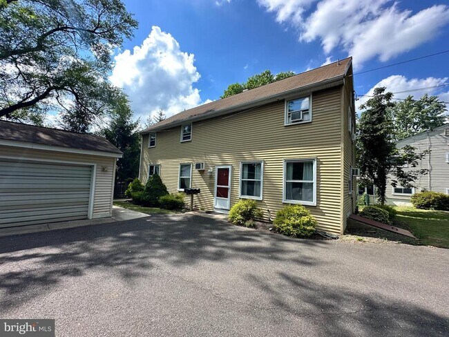 Building Photo - 410 North St