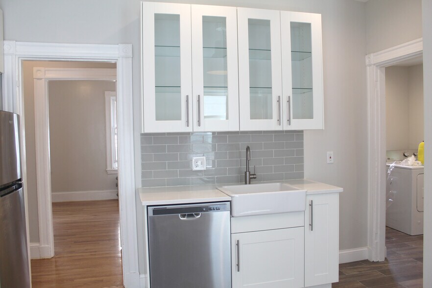 Building Photo - 61 Wenham St