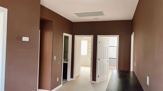 Building Photo - Full Bedroom and Bathroom Downstairs