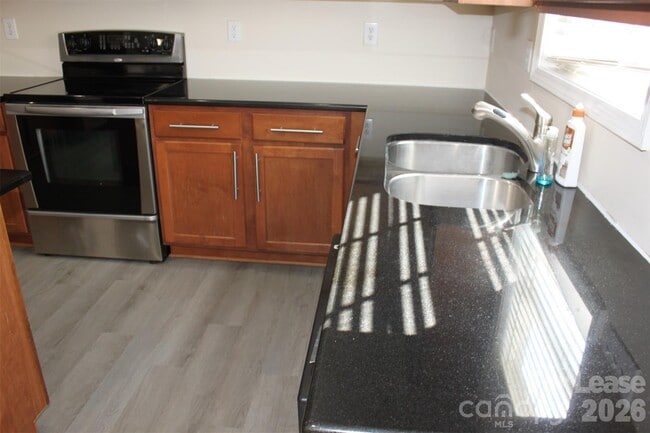 Building Photo - 9651 Laurie Ave NW