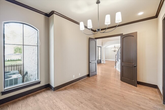 Building Photo - 3310 Blue Bonnet Blvd