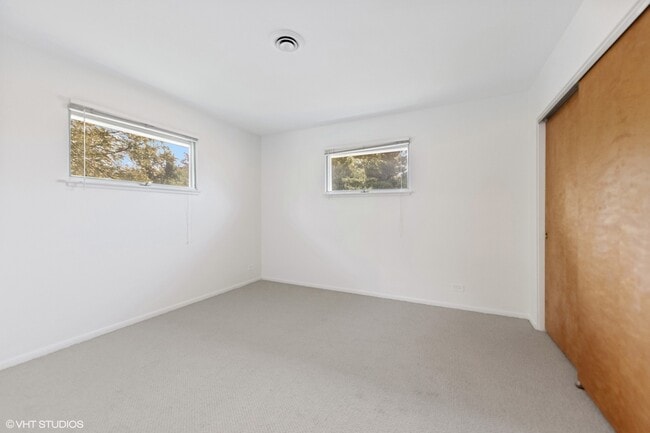 Building Photo - 724 Barnsdale Rd