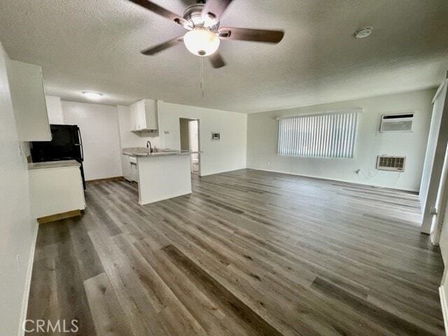 Building Photo - 685 E Vista Chino