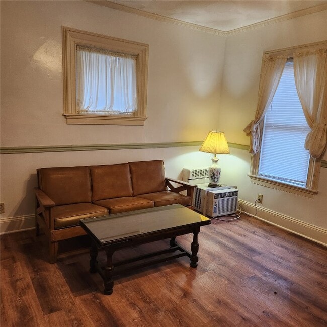 Building Photo - 40 Murray St