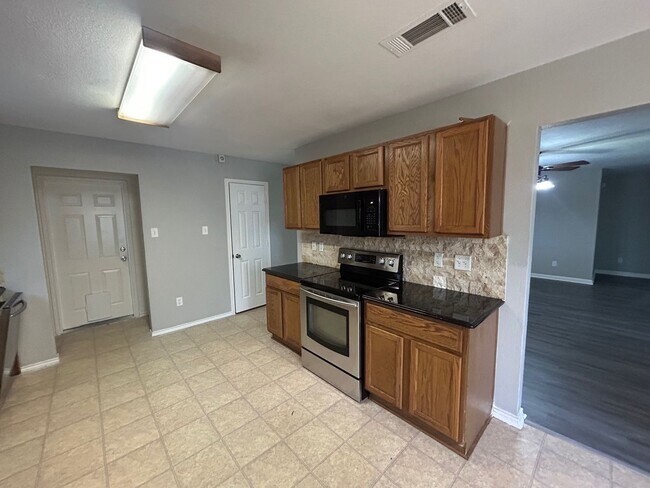 Building Photo - Spacious 4 bedroom China Spring Home