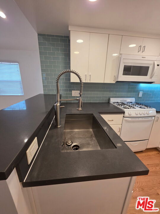 Building Photo - 311 N Venice Blvd