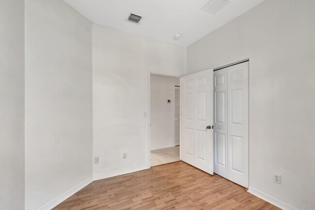Building Photo - 3070 Grandiflora Dr