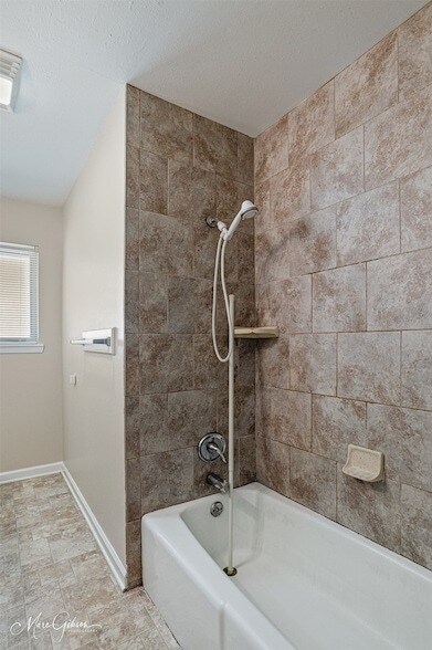 Building Photo - 2121 Venus Dr
