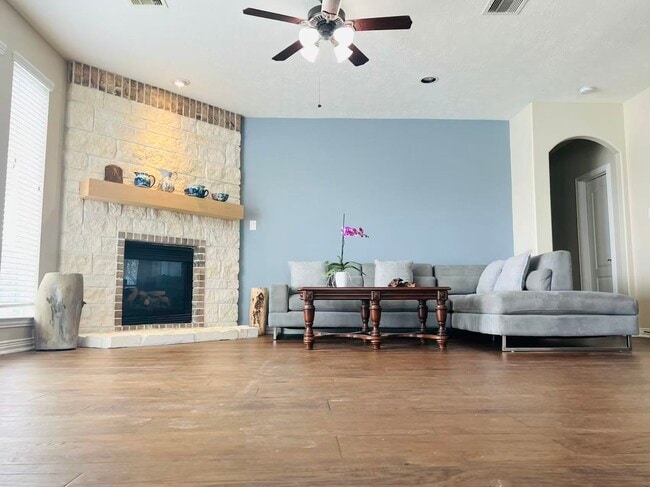 Building Photo - 14303 Tasmania Ct