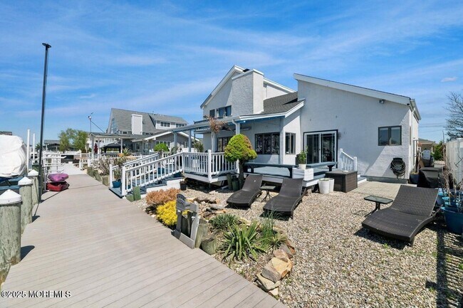 Building Photo - 385 Aldo Dr