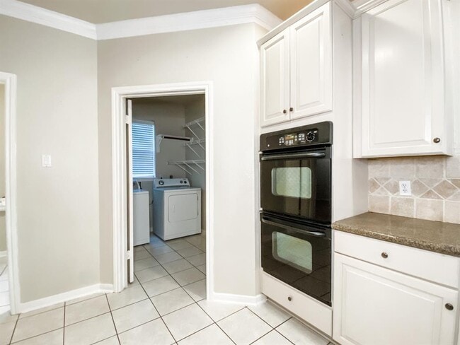 Building Photo - 13030 Mossy Ridge Cove