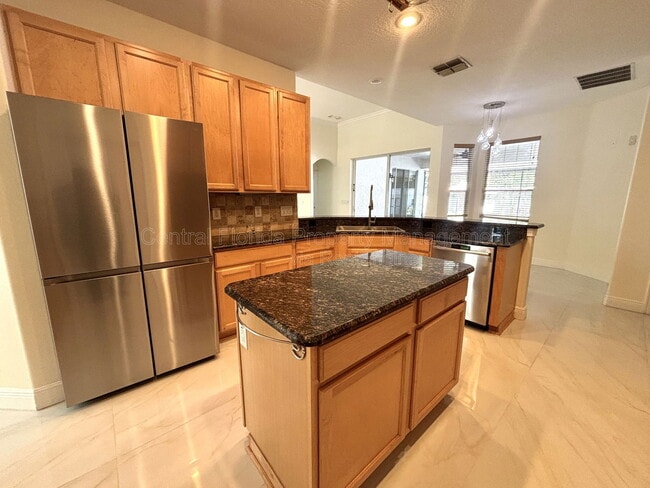 Building Photo - 381 E Sandpiper St