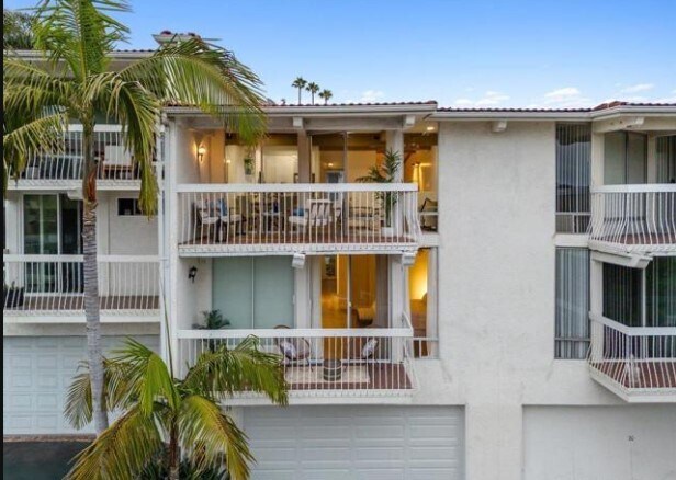 2 Private Balconies - 2335 Caringa Way