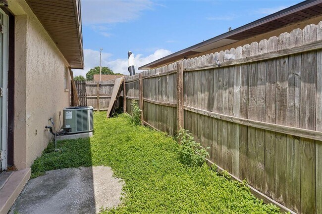 Building Photo - 1048 Buccaneer Dr
