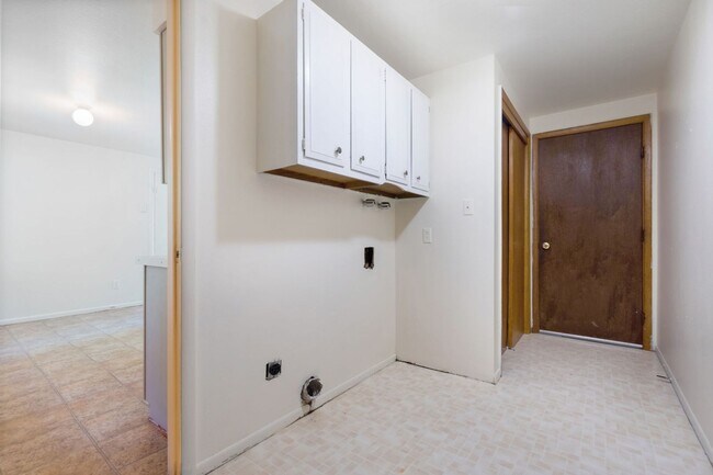 Building Photo - 3405 Butternut Dr