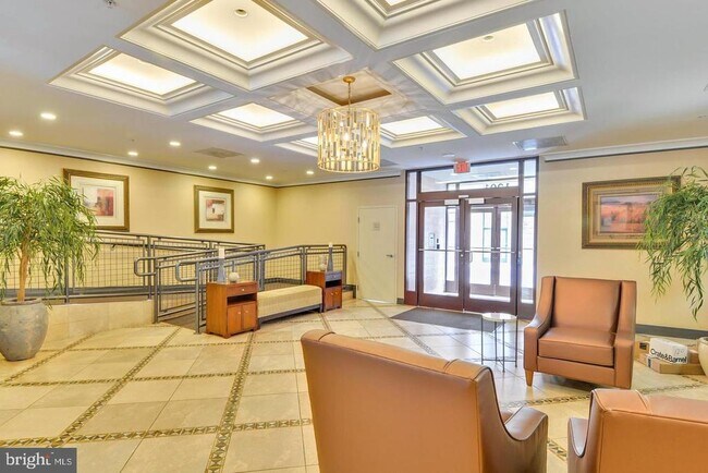 Building Photo - 1220 N Fillmore St