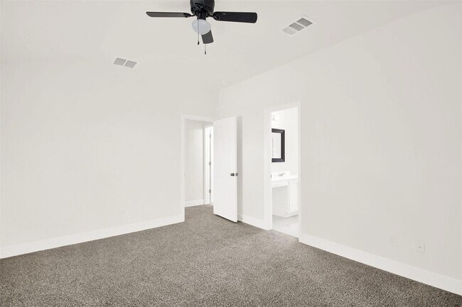 Building Photo - 641 Fort Thomas Pl