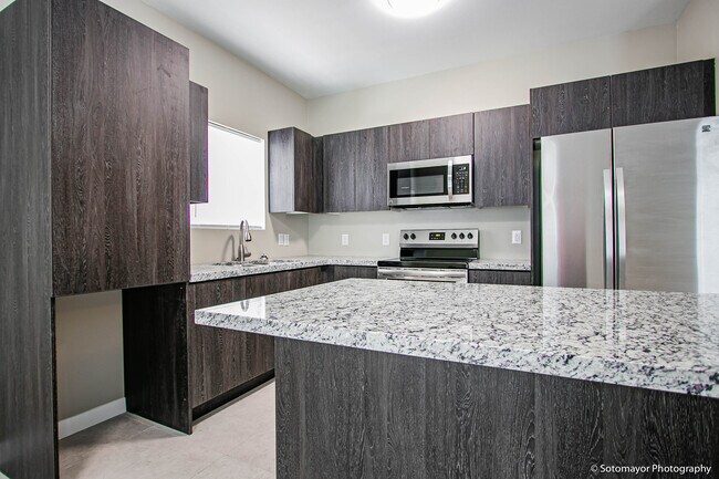 Building Photo - 3404 Sahara Dr