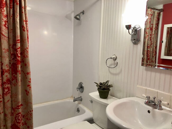 Building Photo - 57 Vine St