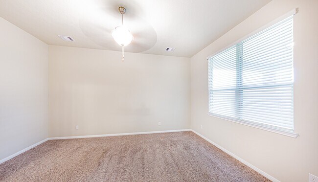 Building Photo - 3032 Stonebriar Ct