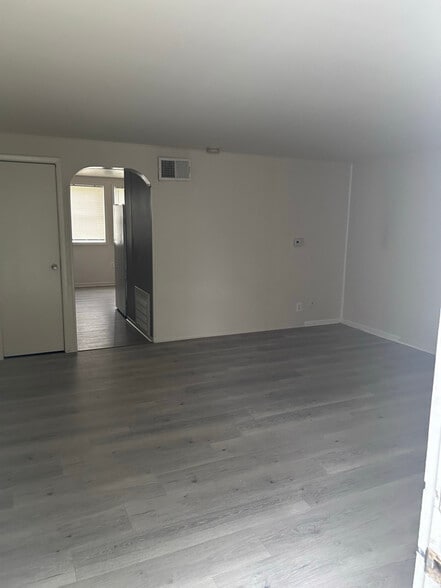 Building Photo - 1052 Fredonia Ct