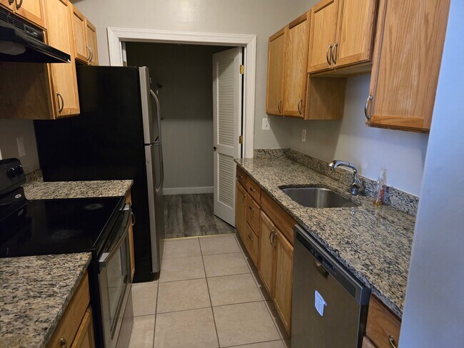 Building Photo - 615 Homestead St