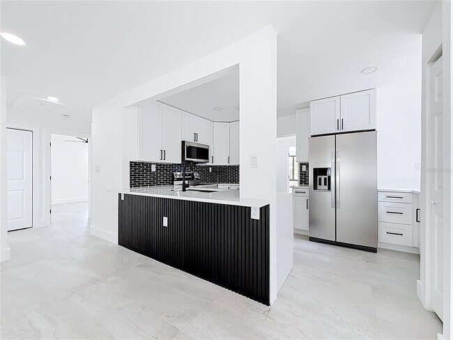 Building Photo - 2472 Tradewinds Dr