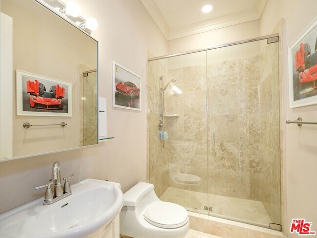 Building Photo - 18047 Karen Dr