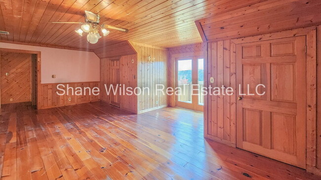 Building Photo - 218 Sugar Hollow Rd