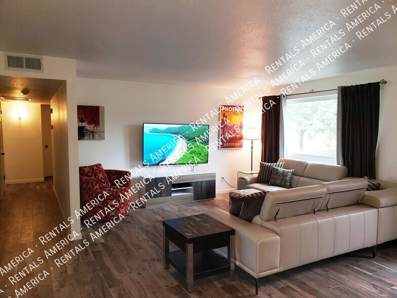 Building Photo - 10626 N 41st St