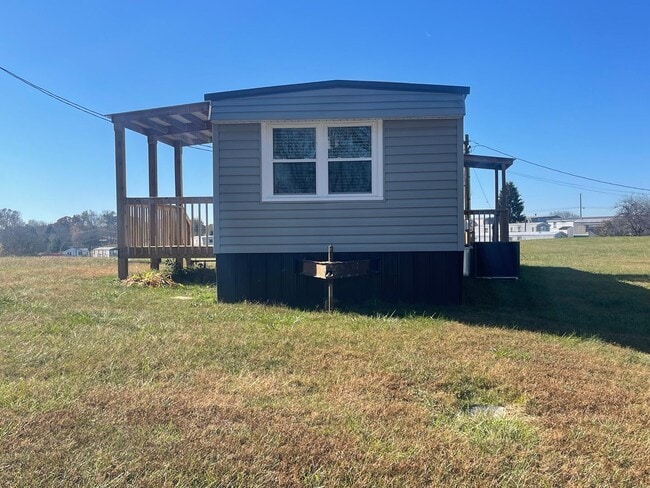 Building Photo - Remodeled 1 Bedroom/1 Bath   Piney Flats, TN