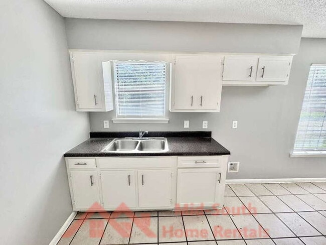 Building Photo - 5168 Corkwood Dr