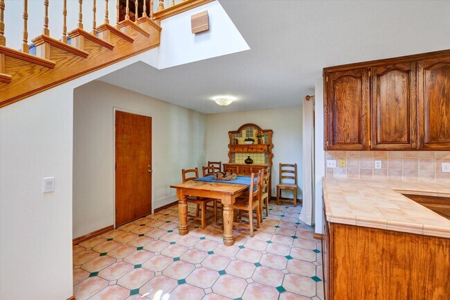 Building Photo - 5-Bedroom Home in Desirable Friendly Hills...